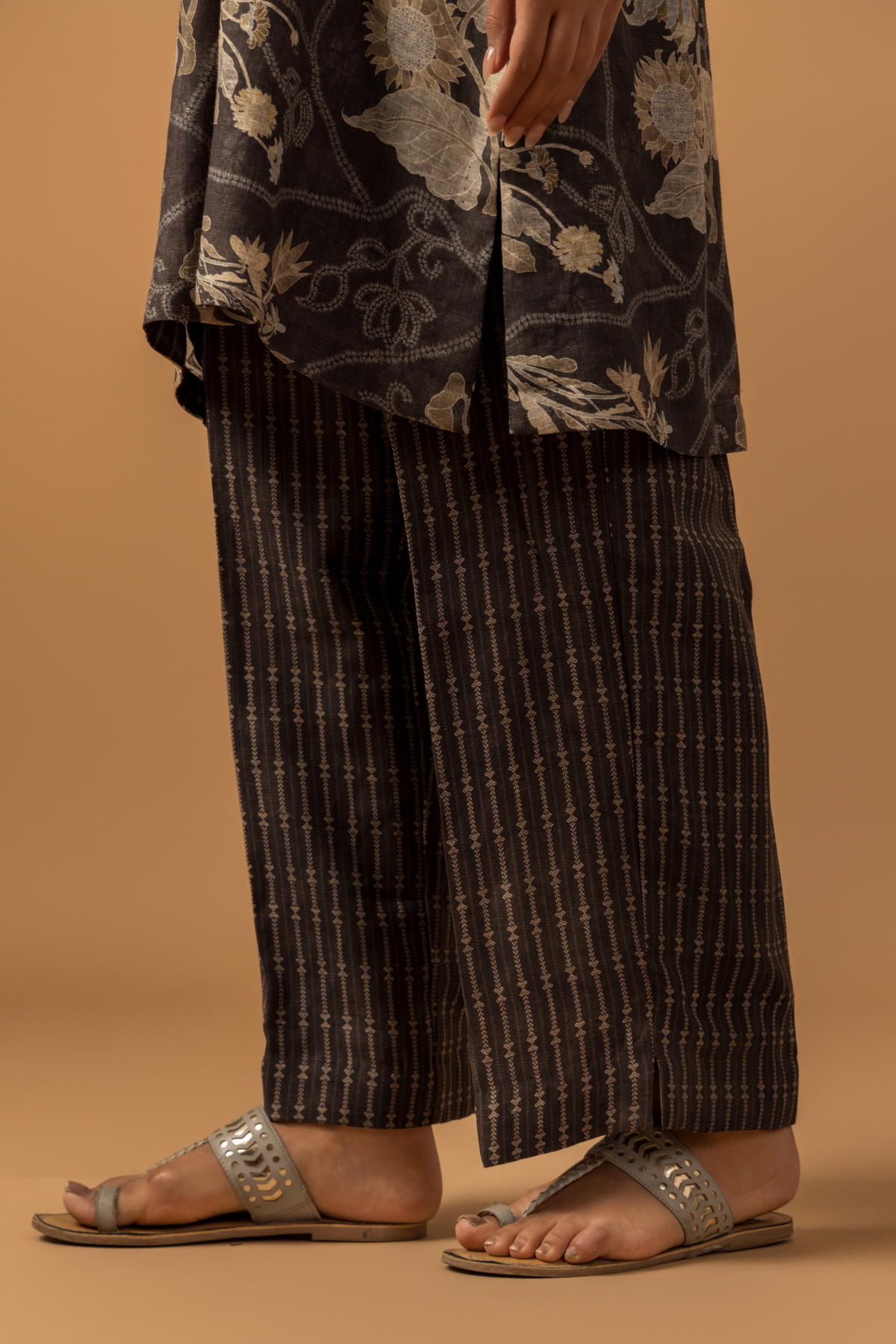 Naseebo Noir Floral Linen Co-ord Set