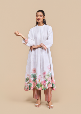 Naseebo Laila Linen Lotus Print Kurta Set