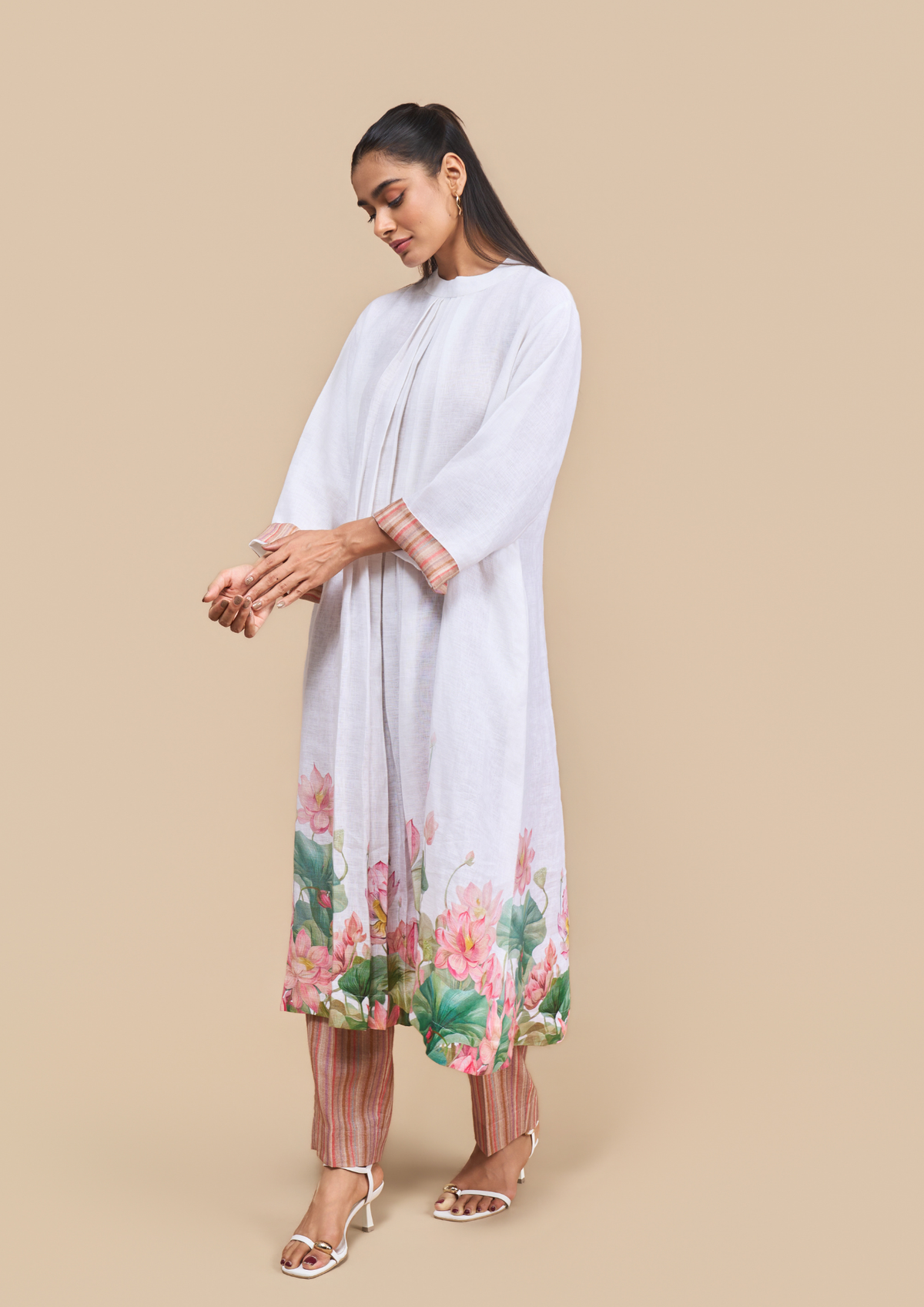Naseebo Laila Linen Lotus Print Kurta Set