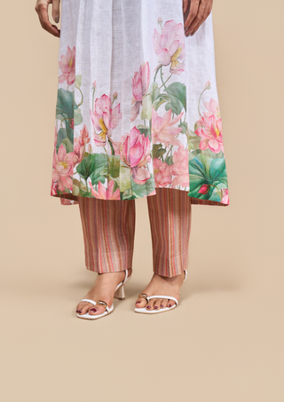 Naseebo Laila Linen Lotus Print Kurta Set