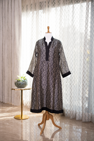 Black and white geometric printed kurta displayed on a mannequin, styled with a mandarin collar and three-quarter sleeves.
