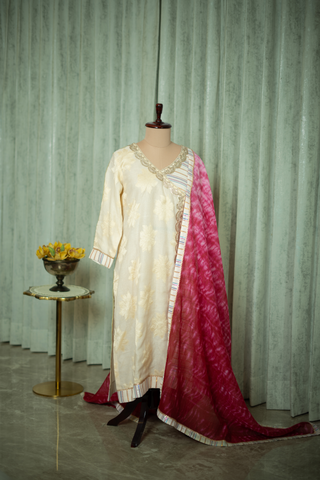 white tissue chanderi kurta with intricate gold embroidery, paired with a pink tie-dye tissue chanderi dupatta, featuring delicate lace detailing