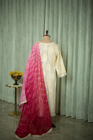 Backup view of white tissue chanderi kurta with intricate gold embroidery, paired with a pink tie-dye tissue chanderi dupatta, featuring delicate lace detailing